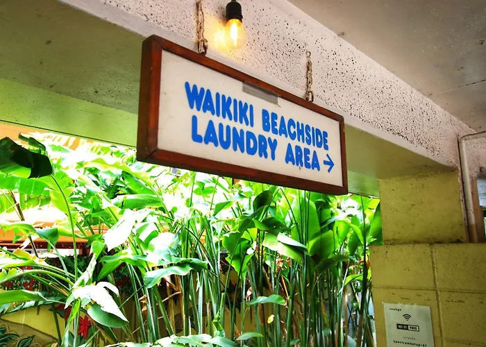 Waikiki BeachsideHostel